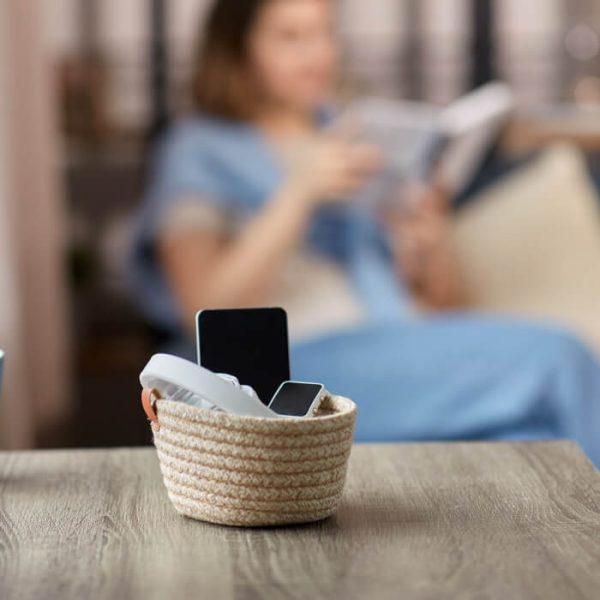 Desconectarte también es cuidarte: por qué hacer pausas del celular está ganando tanta fuerza